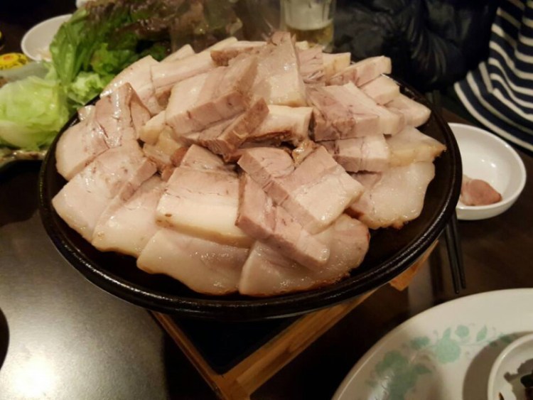 【韓国人 オススメ 韓国料理屋】ポッサム＆豚足｜新大久保 장충동（ジャンチュンドン）