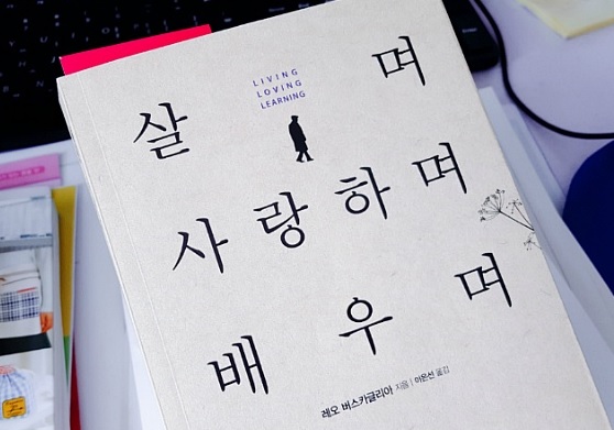 ~며, ~면서, ~면の意味の違いと使い分け