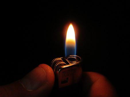 틀다と켜다の意味の違いと使い分け