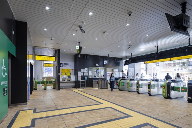 改築前の新大久保駅