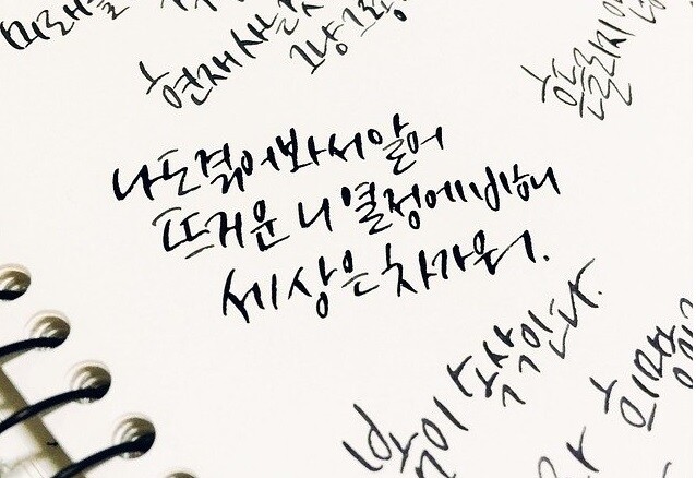 レトロ　韓国？の古い新聞　1982年　ハングル レトロ 韓国？の古い新聞 1982年 ハングル