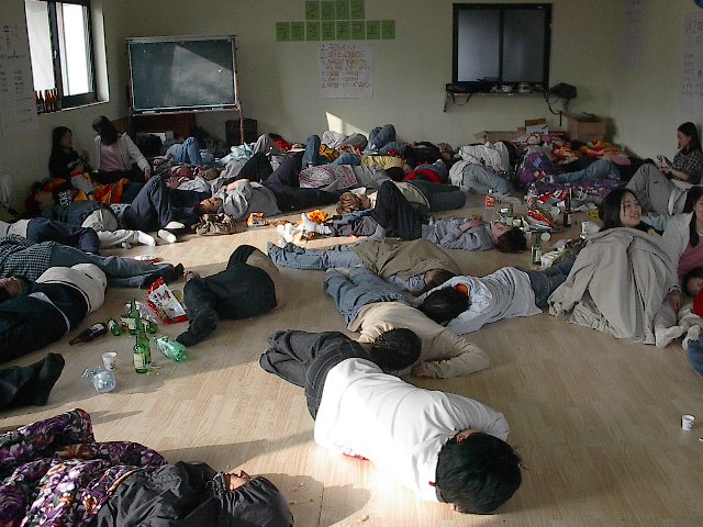 大学MTの翌日、朝起きると、そこは戦場でした。