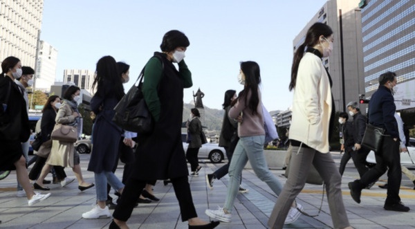 시원하다、쌀쌀하다、선선하다の意味