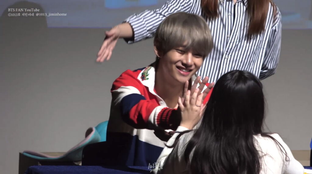 팬싸(ペンサ)とは?意味と使い方を例文で解説【韓国語 スラング 新造語】