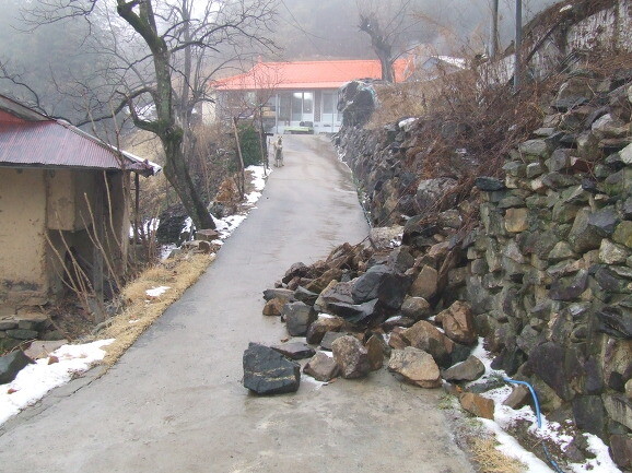 넘어지다, 쓰러지다, 무너지다の意味の違いと使い分け