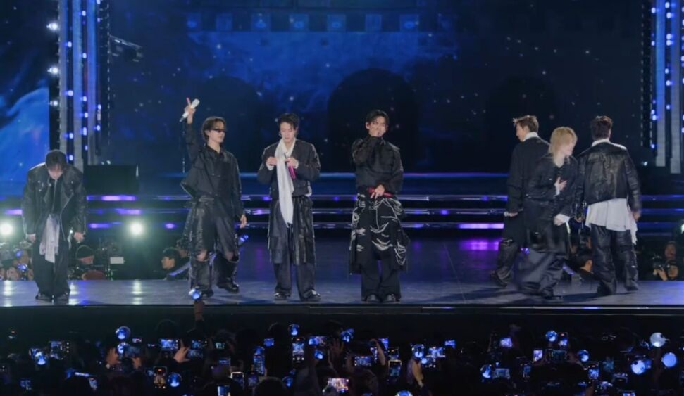 ソウル光化門広場で開かれた新作アルバム『アリラン』の初舞台（画像出典：SBSユーチューブチャンネル）