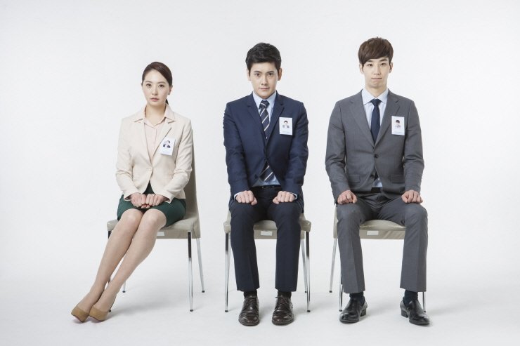 「落ち着かない」韓国語で？정신없다, 들뜨다など、様々な表現に翻訳