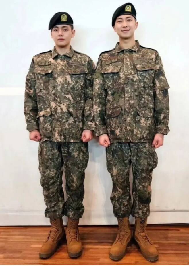 話題になっている訓練中の写真（画像出典：weverse）