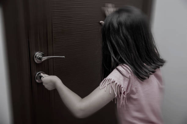 「閉める、閉じる」韓国語で？닫다の意味と発音・活用｜닫히다も例文で解説